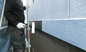 塗装工事の外壁の塗装作業