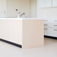 住宅リフォーム、明るく使いやすいキッチンです。